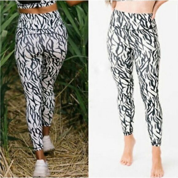 ZYIA Safari Pocket Brilliant Hi-Rise 7/8 24" black and white zebra print - Picture 8 of 10